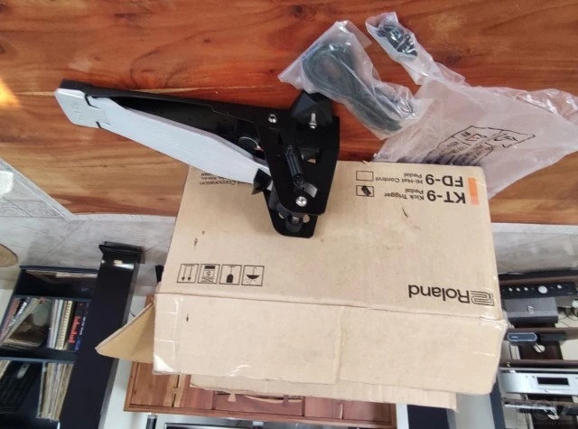 Roland KT-9 KICK TRIGGER PEDAL Α Χ Ρ Η Σ