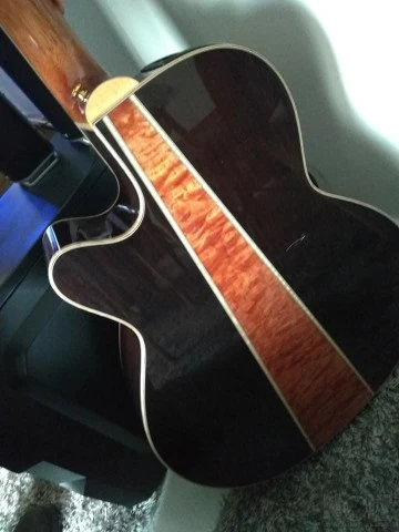 Takamine GN93CE natural