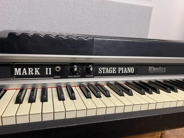 Rhodes Mark II Suitcase 73-Key Stage Pia