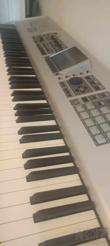 Roland Fantom X8 - 88 key