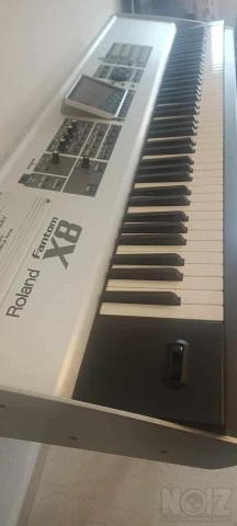 Roland Fantom X8 - 88 key