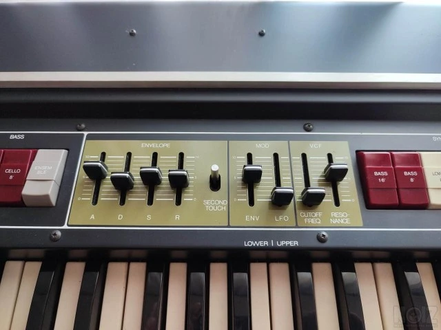 Roland RS-505 Paraphonic Synthesizer (Se