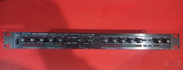 ALESIS 3630 Stereo Compressor