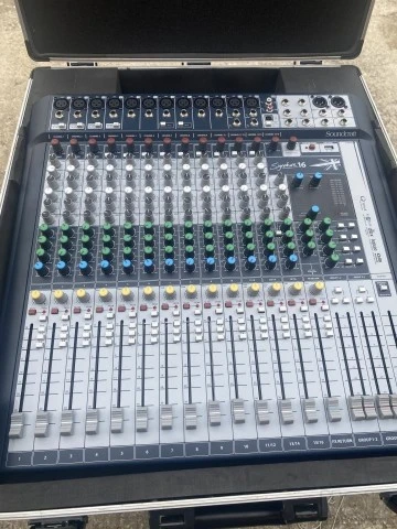 Soundcraft Signature 16