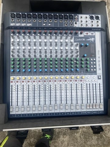 Soundcraft Signature 16