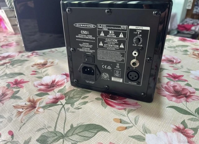 FOCAL ALPHA 80 & BEHRINGER AURATONE C50a
