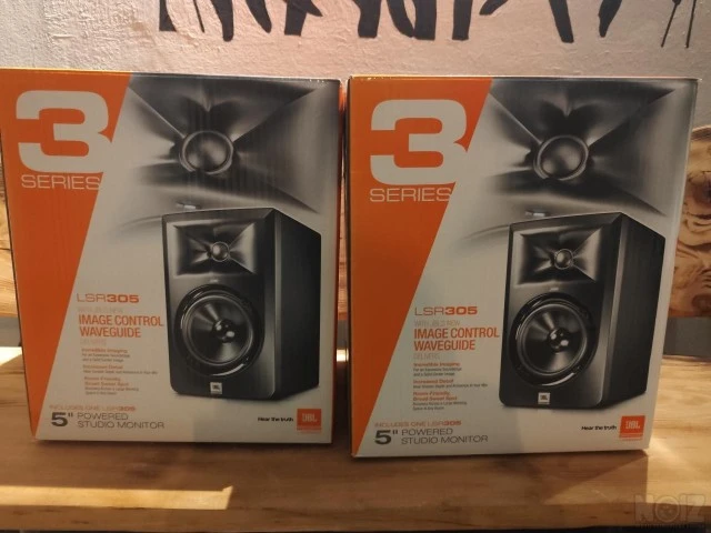 JBL LSR305 studio monitor