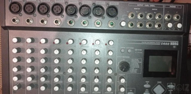 Korg D888