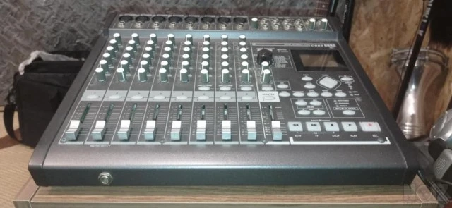 Korg D888