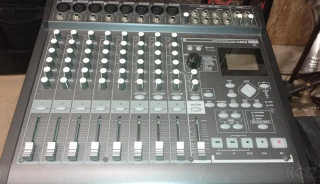 Korg D888