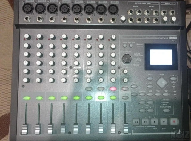 Korg D888