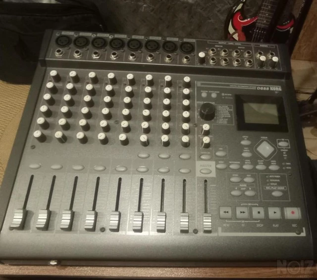 Korg D888