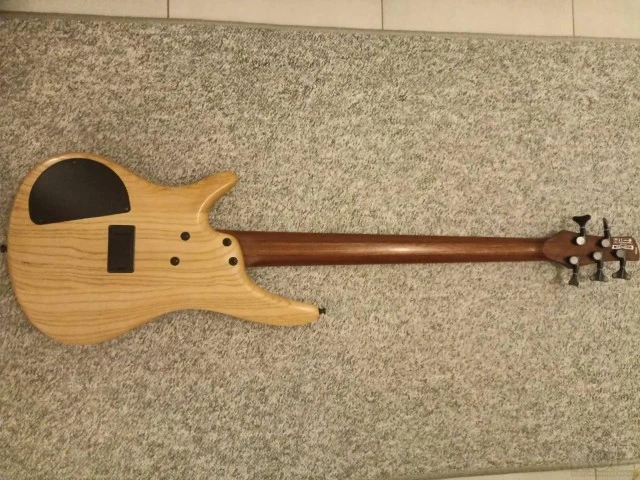 Ibanez SR 605