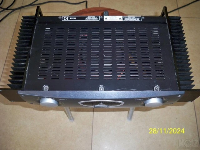 Behringer A-500