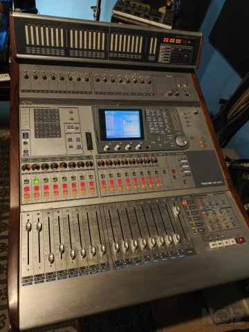 TASCAM DM-3200  - Digital Mixing Console