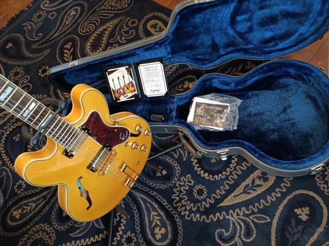 Epiphone 50th Anniversary με Gibson mini