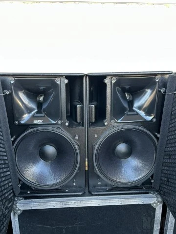 NEXO Ps15 Left - Right