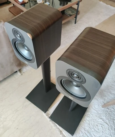 Q Acoustics 3020 με βάσεις