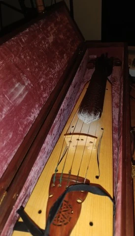 Πεντάχορδη Λύρα (Κοκκύμελον)