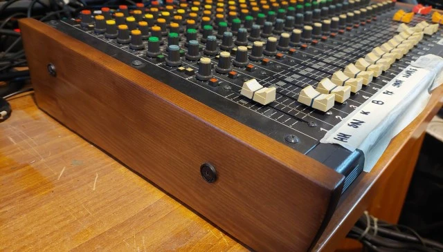 Κονσόλα TASCAM M-216
