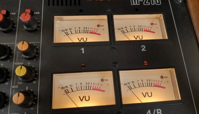 Κονσόλα TASCAM M-216