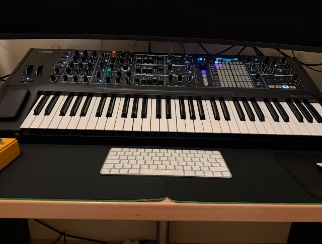 Polybrute Arturia Analog Synth 