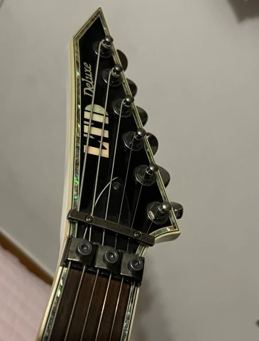 ESP M-1000 EMG Snow White Korea
