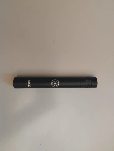 AKG p170