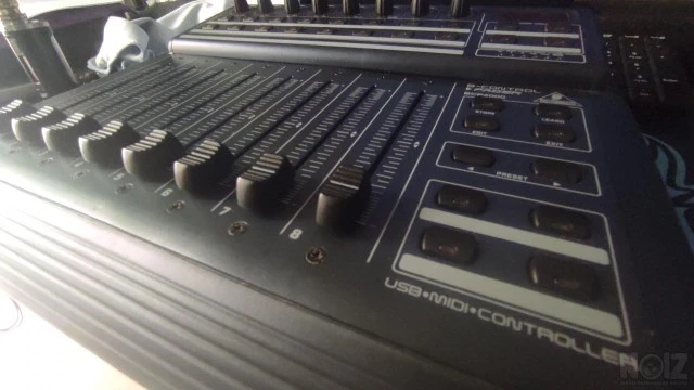 Behringer BCF2000