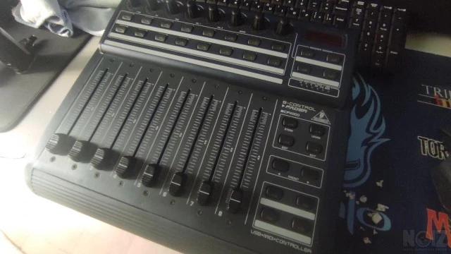 Behringer BCF2000