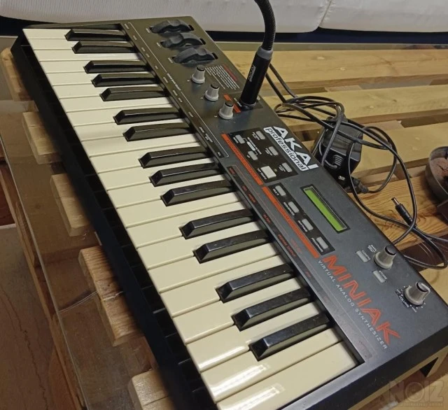 AKAI Miniak Synthesizer / Vocoder