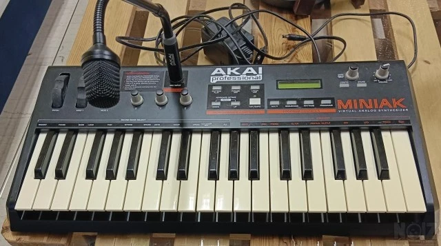 AKAI Miniak Synthesizer / Vocoder