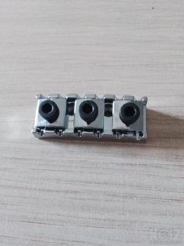 Guitar locking nut