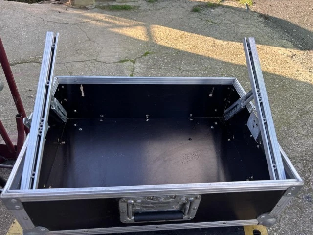 Flight case 8U όρθιο για