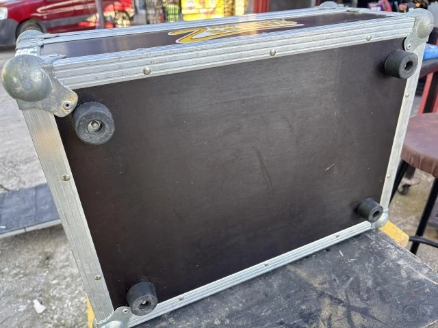 Flight case 8U όρθιο για