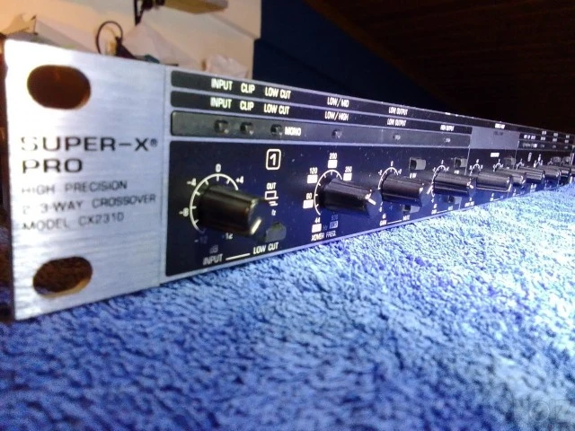 Behringer super -X PRO CX2310