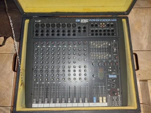 Αυτοενισχυόμενη κονσόλα Soundcraft spiri