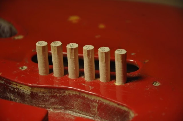 "Expert guitar repairs" Mimis service. 