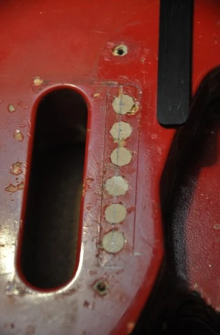 "Expert guitar repairs" Mimis service. 